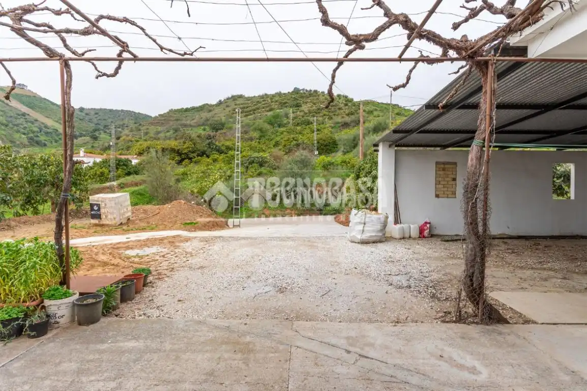 Casa rústica amb jardí en venda a Cútar, imagen 3