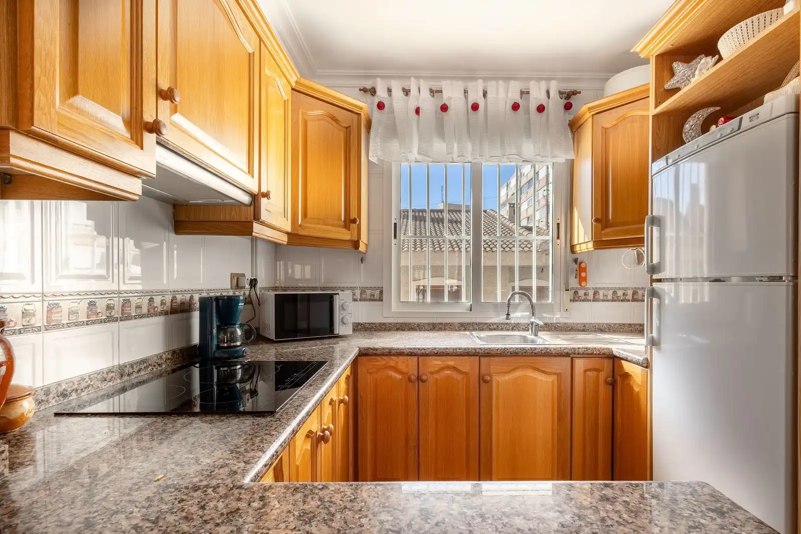 Küche von Dachboden zum Verkauf in Torrevieja mit Terrasse und Balkon