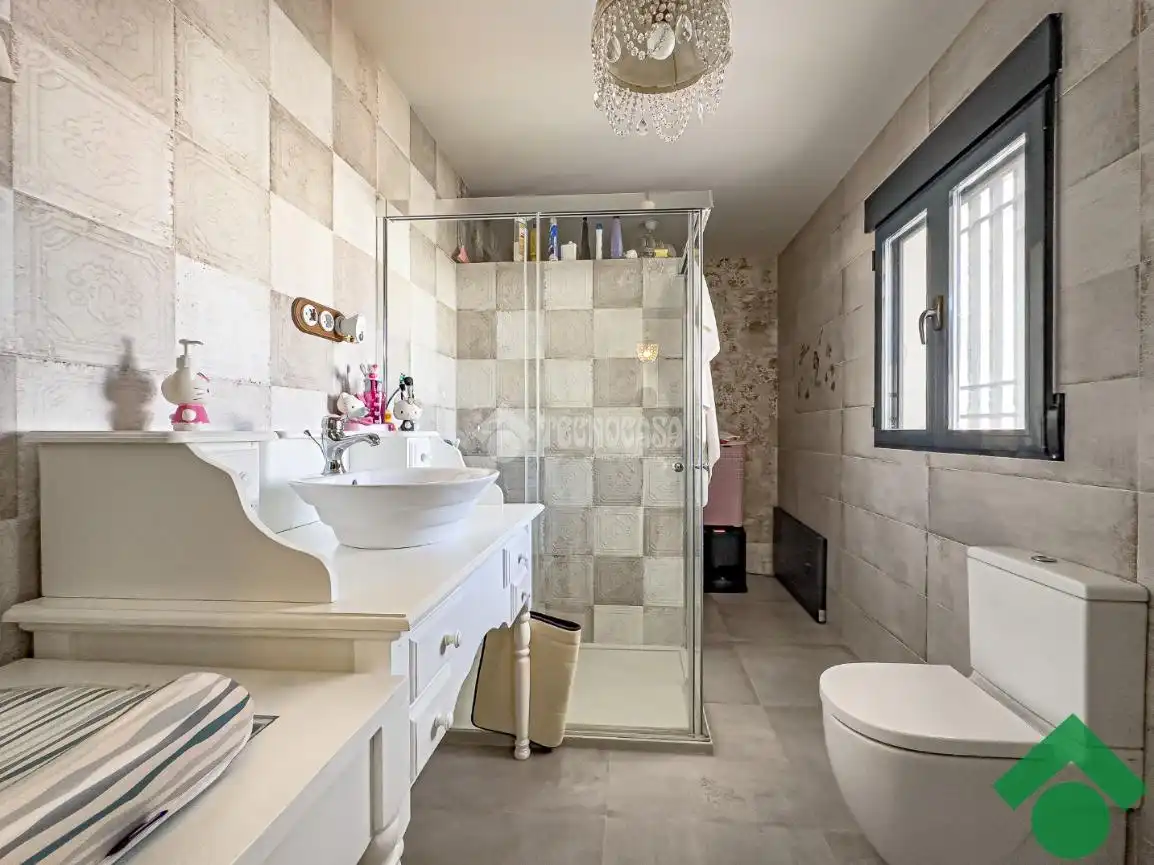 Bathroom of Houses for sale in Vegas del Genil