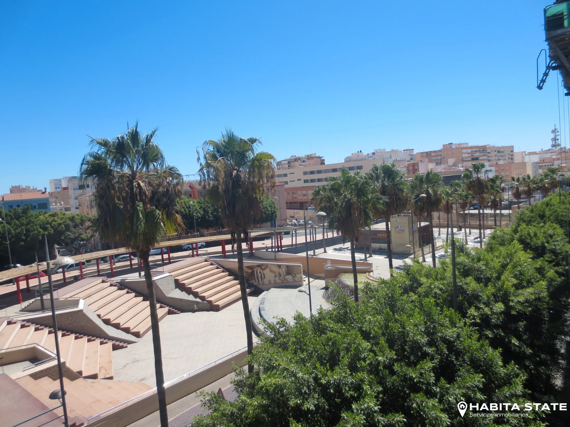 Vista exterior de Piso en venta en  Almería Capital con Terraza