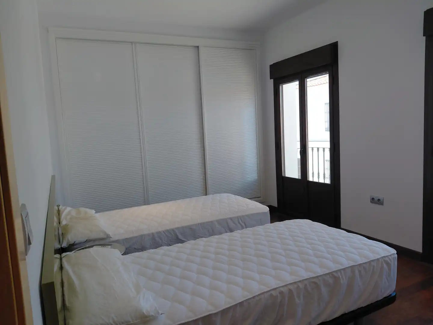 Dormitori de Casa adosada en venda en Fuente de Cantos amb Aire condicionat, Calefacció i Jardí privat