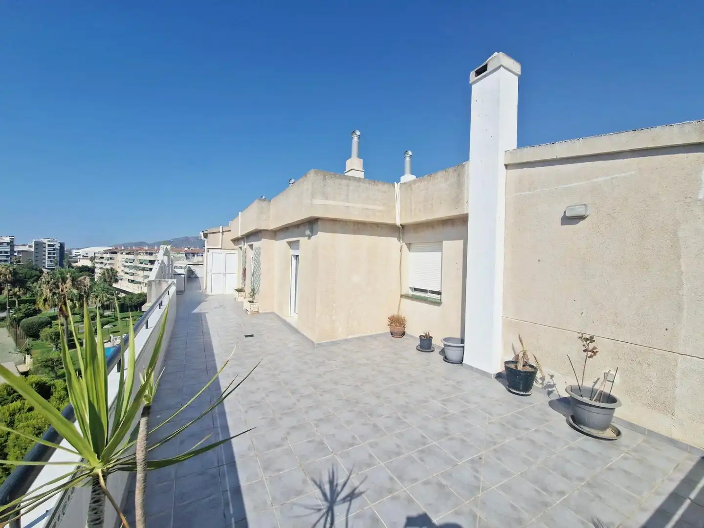Vista exterior de Àtic en venda en Málaga amb Aire condicionat, Calefacció i Jardí privat