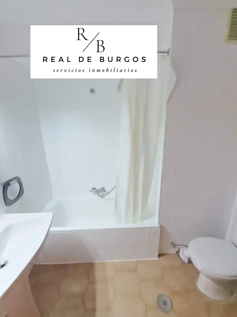 Bathroom of Flat for rent in Valladolid  with Heating, Terrace and Furnished