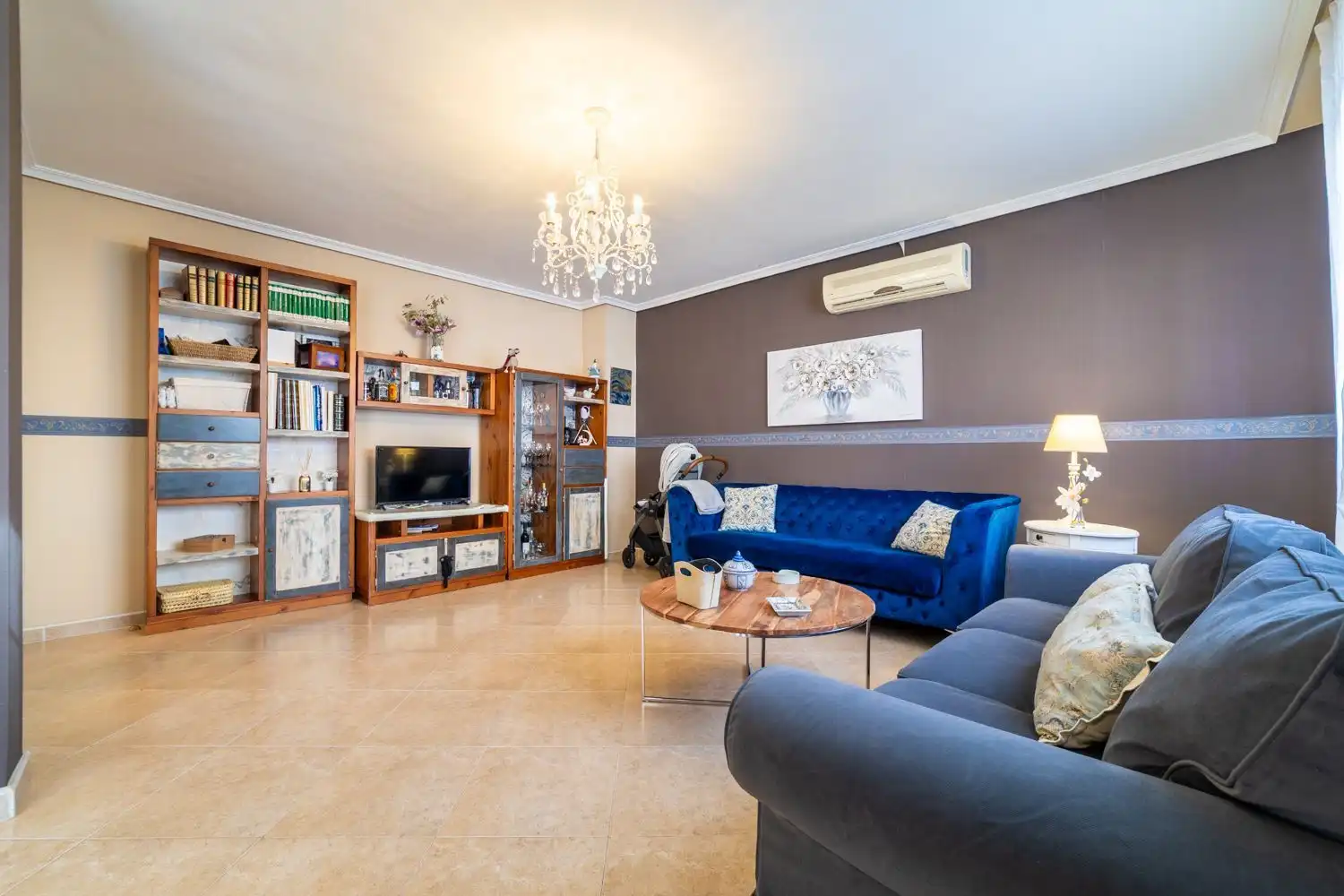 Sala d'estar de Casa o xalet en venda en Valdemoro amb Aire condicionat, Calefacció i Jardí privat