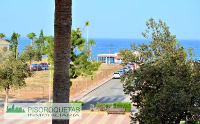 Vista exterior de Pis en venda en Roquetas de Mar amb Aire condicionat i Terrassa