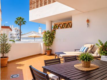 Apartamento con piscina en venta en Av. Gandhi, Benalmádena, Spain 10