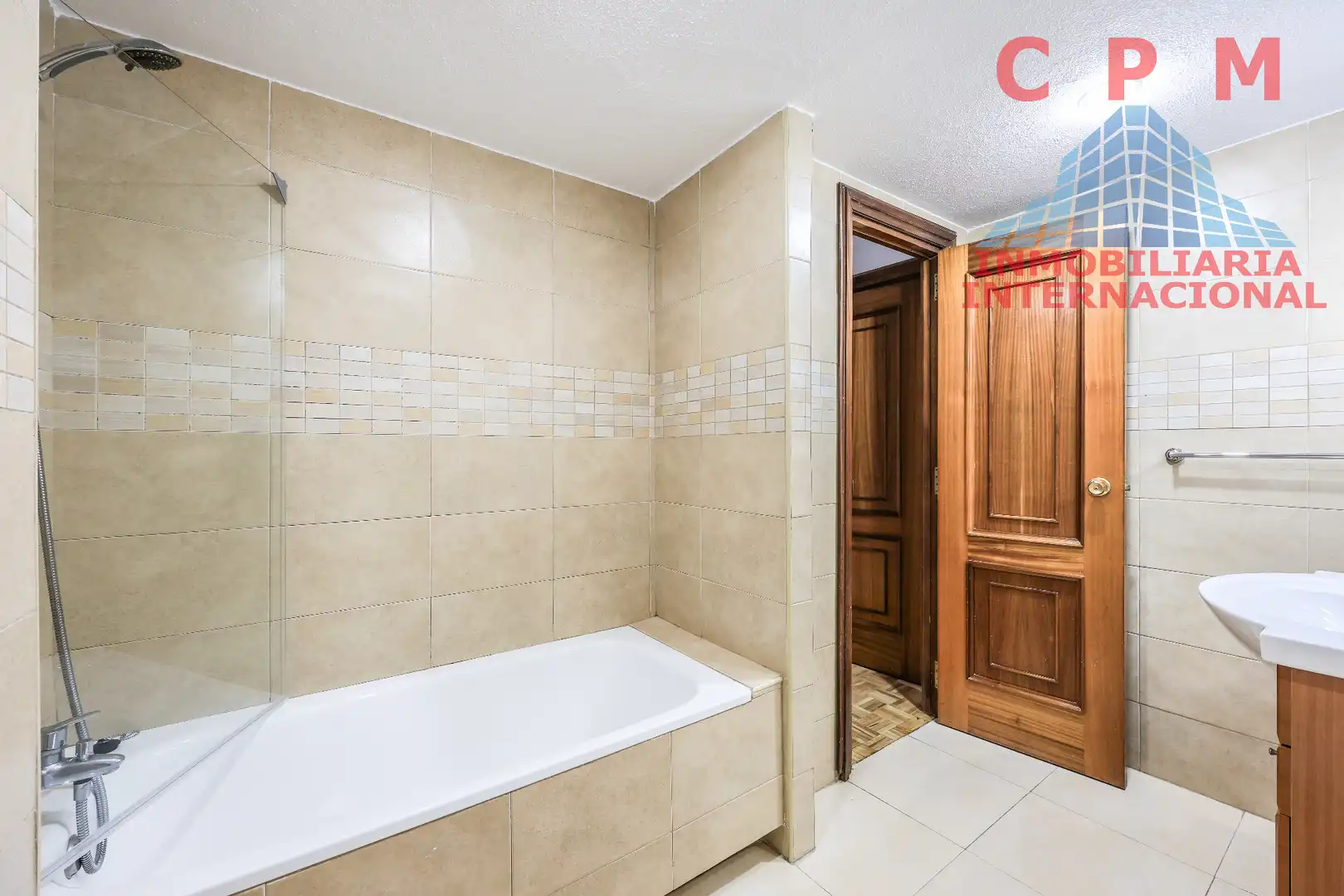 Bathroom of Flat for rent in Fuencarral - El Pardo