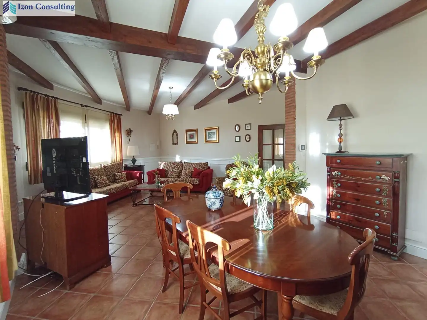 Sala d'estar de Casa o xalet en venda en Villarrobledo amb Aire condicionat, Calefacció i Piscina