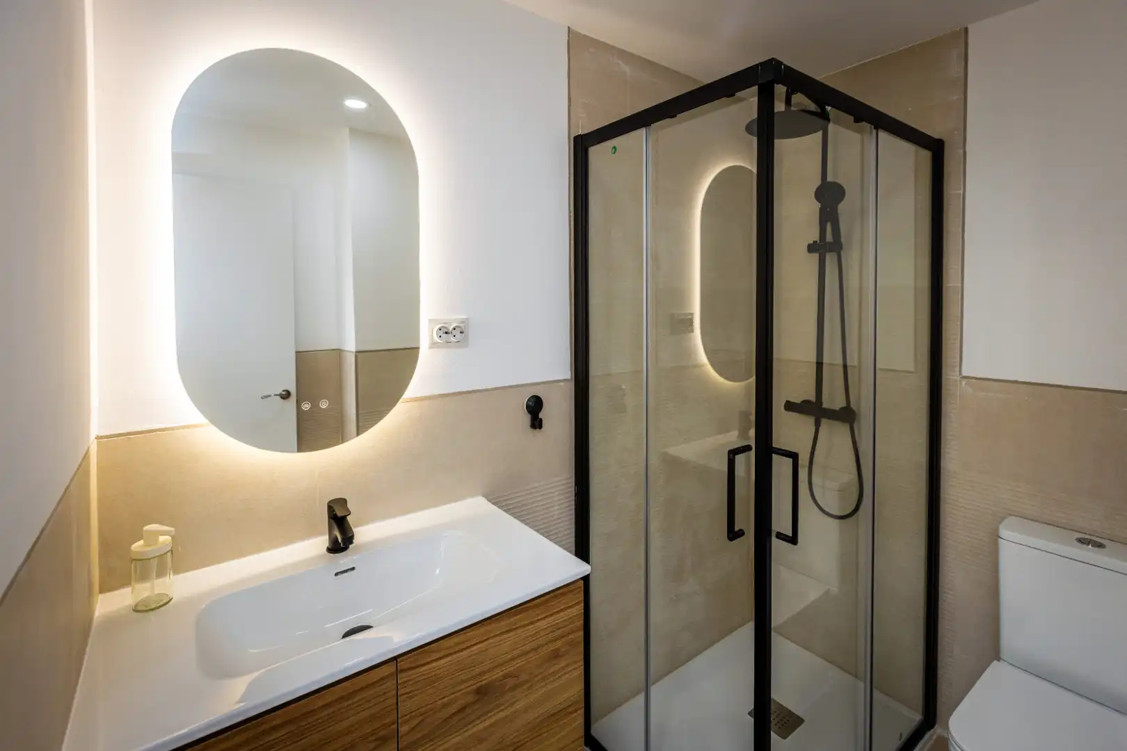 Bathroom of Flat for share in Parla  with Heating, Furnished and Oven