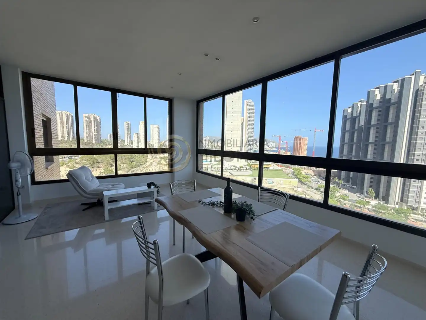 Wohnzimmer von Wohnung zur Miete in Benidorm mit Klimaanlage, Heizung und Privatgarten