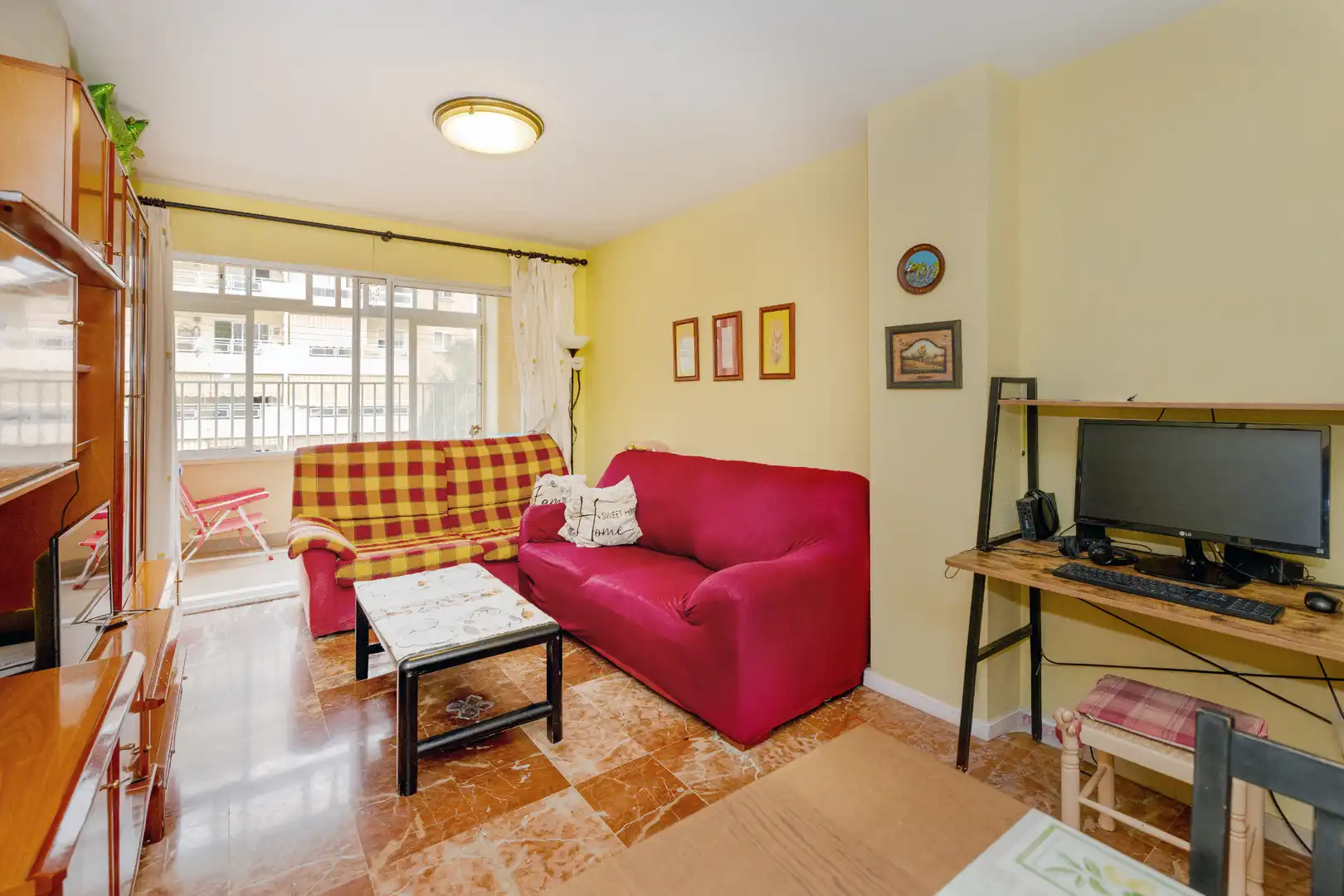 Sala de estar de Piso en venta en Málaga con Amueblado, Balcón y Piscina comunitaria
