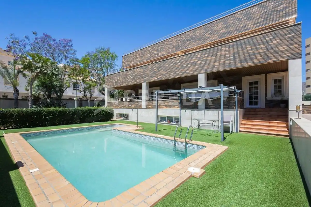 Piscina de Casa o chalet en venta en Roquetas de Mar con Aire acondicionado, Jardín privado y Piscina