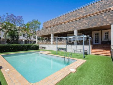 Chalet con piscina en venta en Calle REY BALDUINO (AS)