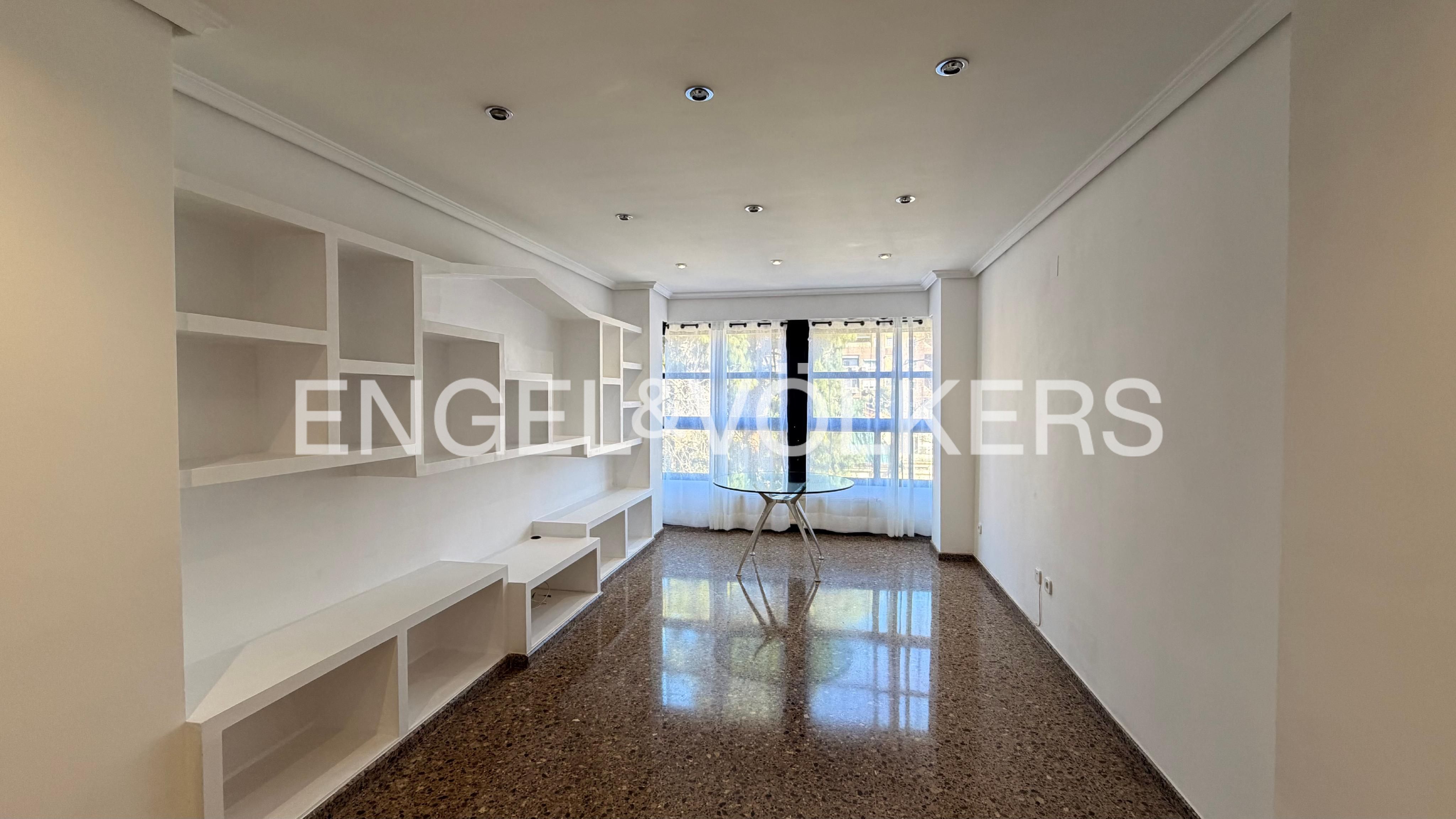 Sala d'estar de Pis de lloguer en  Valencia Capital amb Aire condicionat, Calefacció i Es permeten mascotes