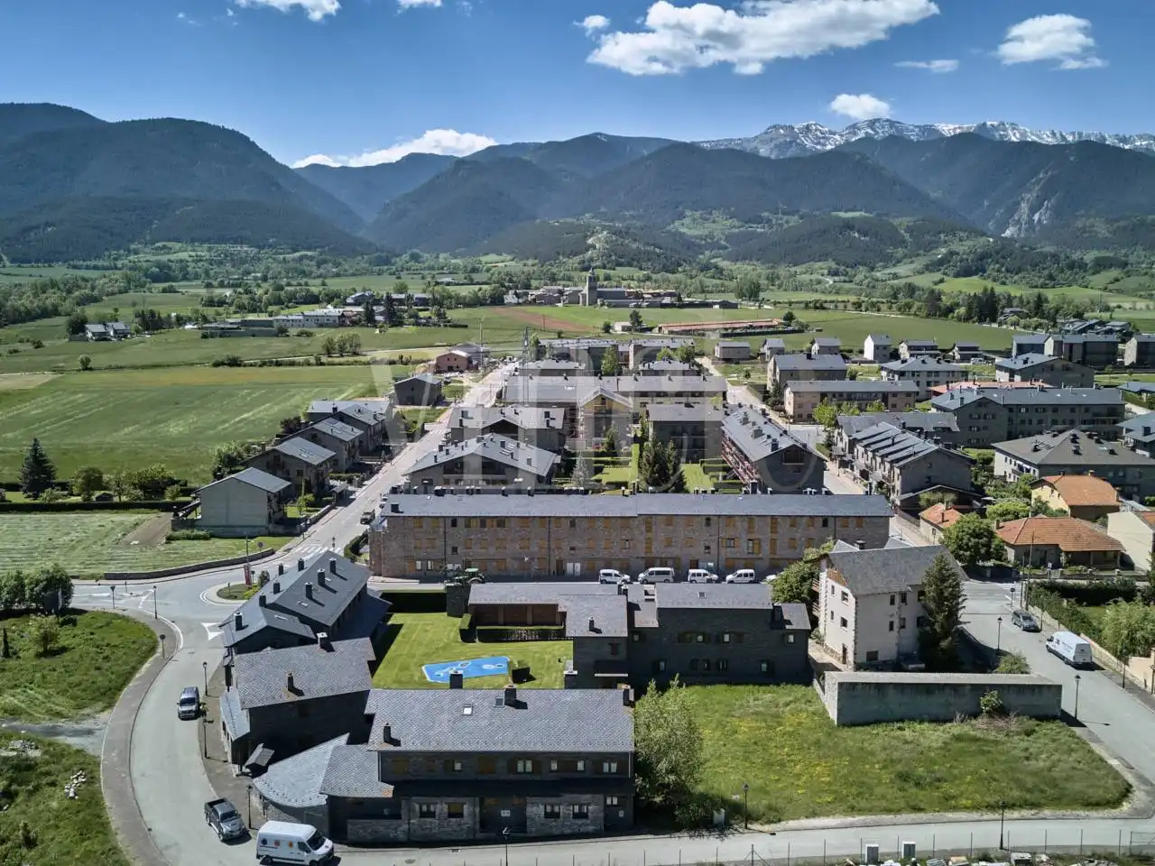 Vista exterior de Casa adosada en venda en Bellver de Cerdanya amb Calefacció, Parquet i Terrassa