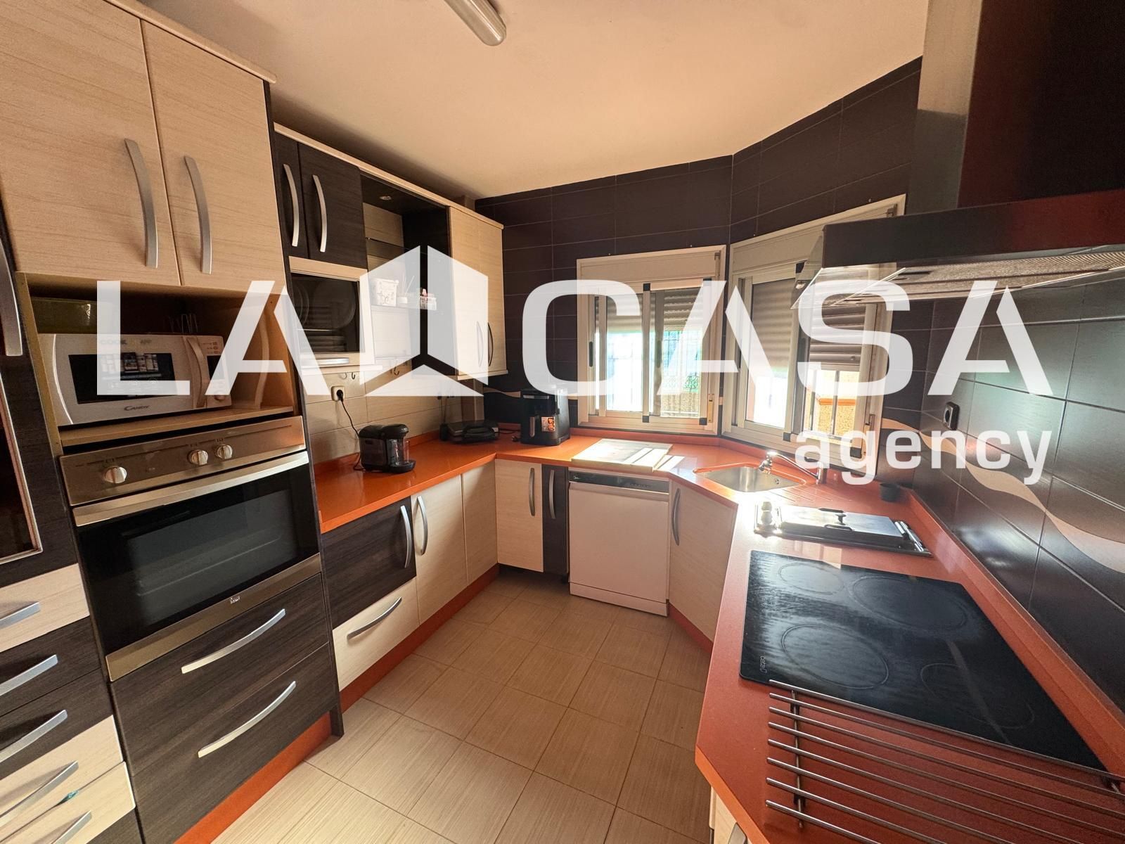 Kitchen of Single-family semi-detached for sale in Dos Hermanas  with Air Conditioner, Terrace and Balcony