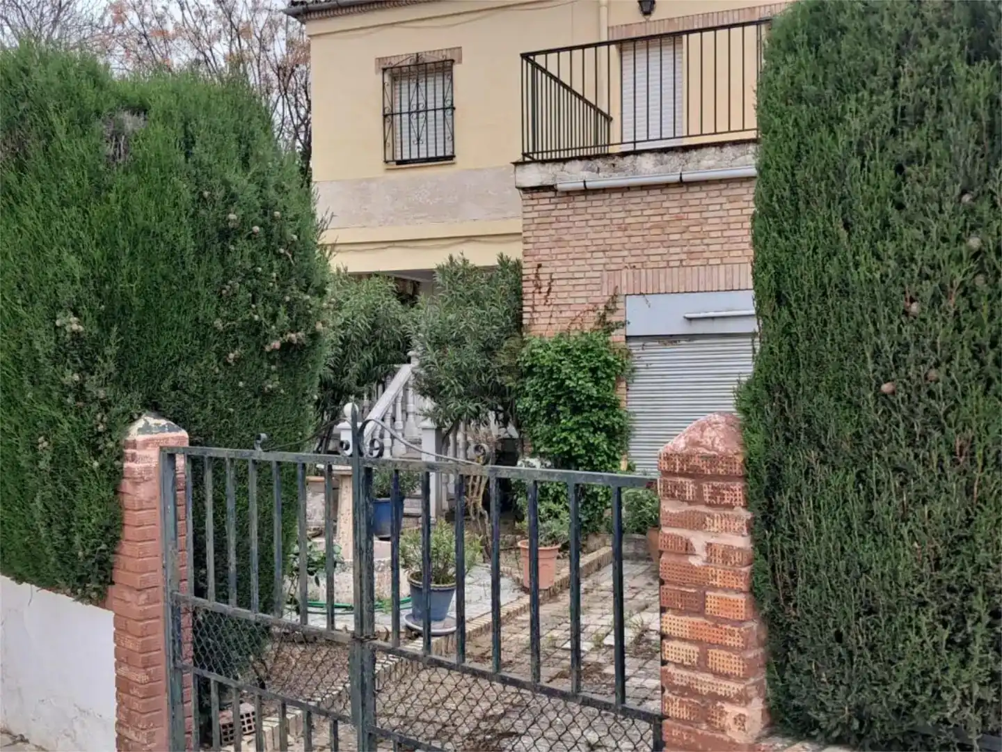 Vista exterior de Casa o xalet en venda en Baeza amb Jardí privat, Piscina i Moblat