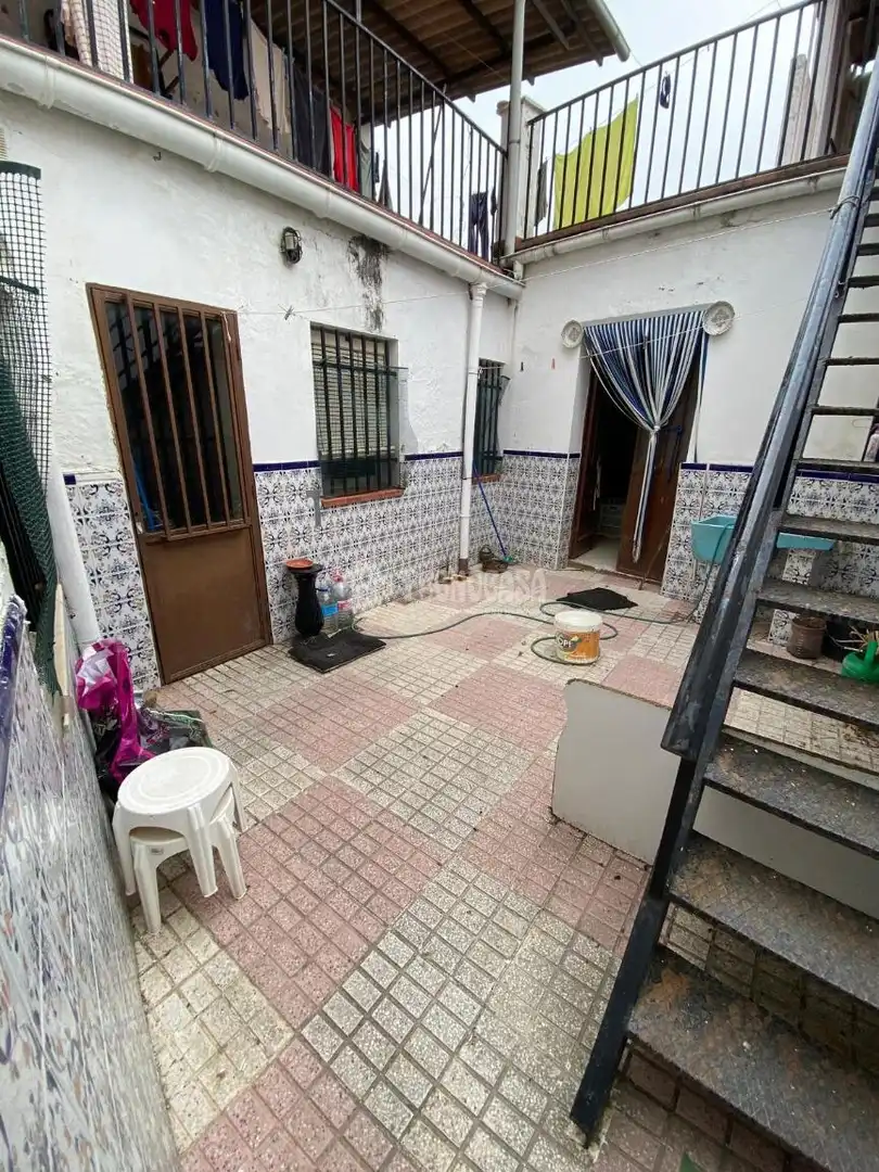 Casa adosada en venta en Aljucén