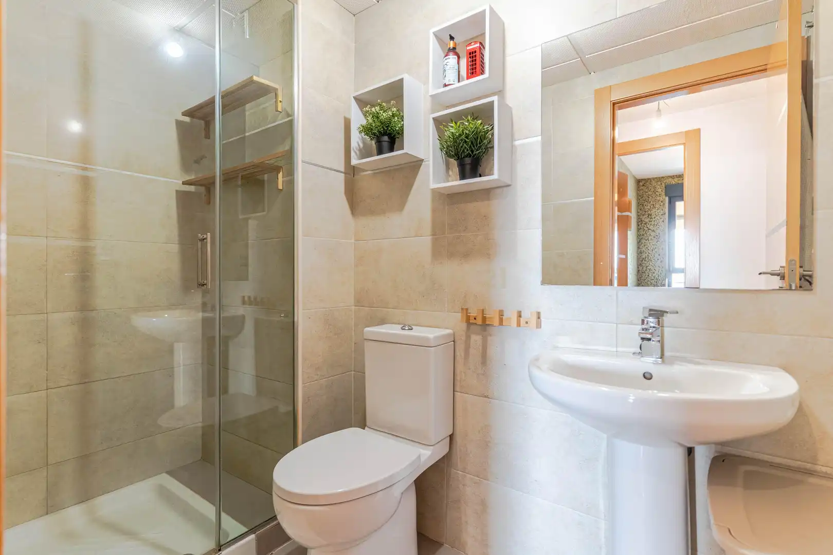Bany de Apartament en venda en Granada amb Aire condicionat, Traster i Piscina
