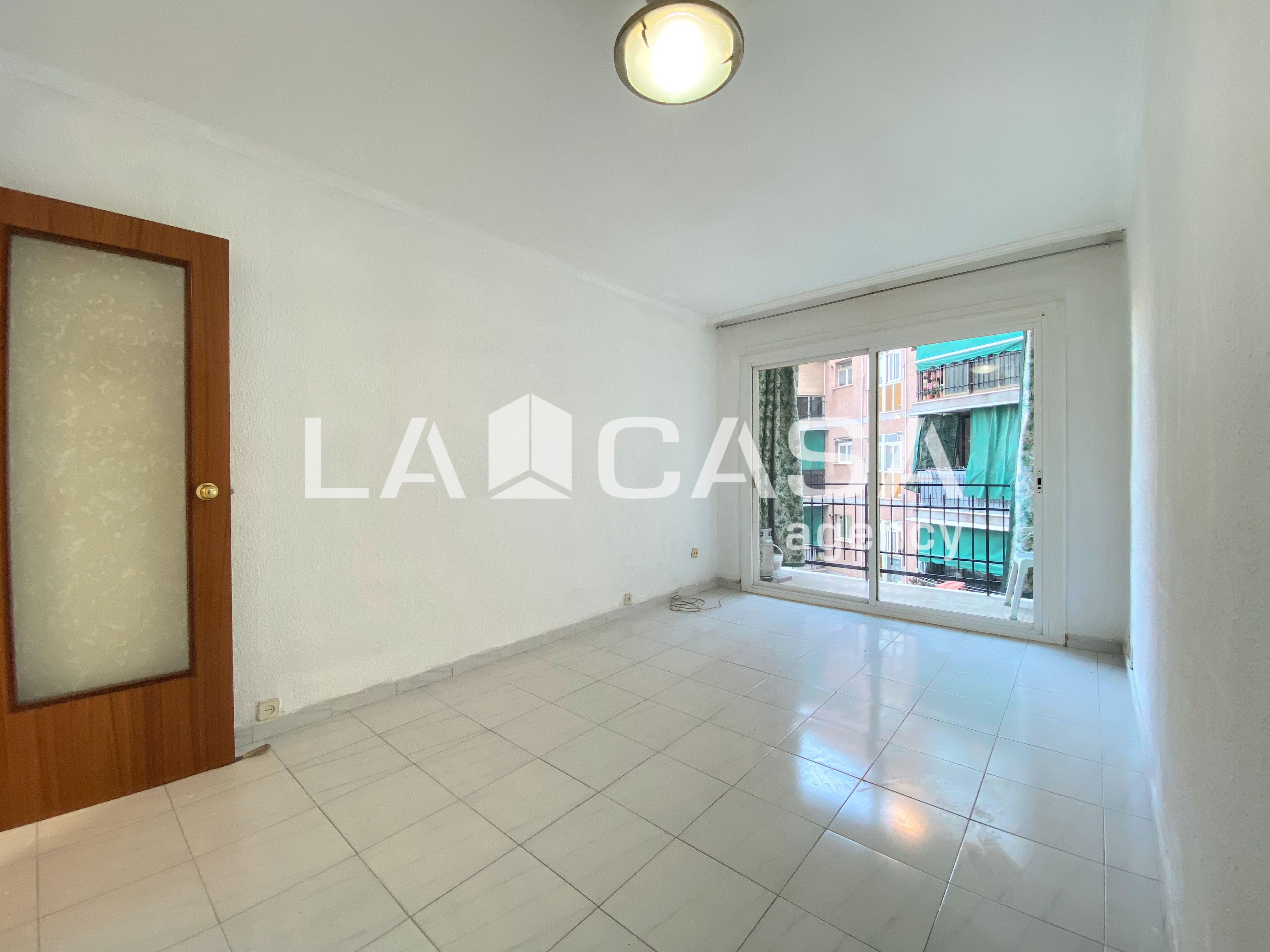 Exterior view of Flat for sale in Sant Adrià de Besòs  with Heating and Balcony
