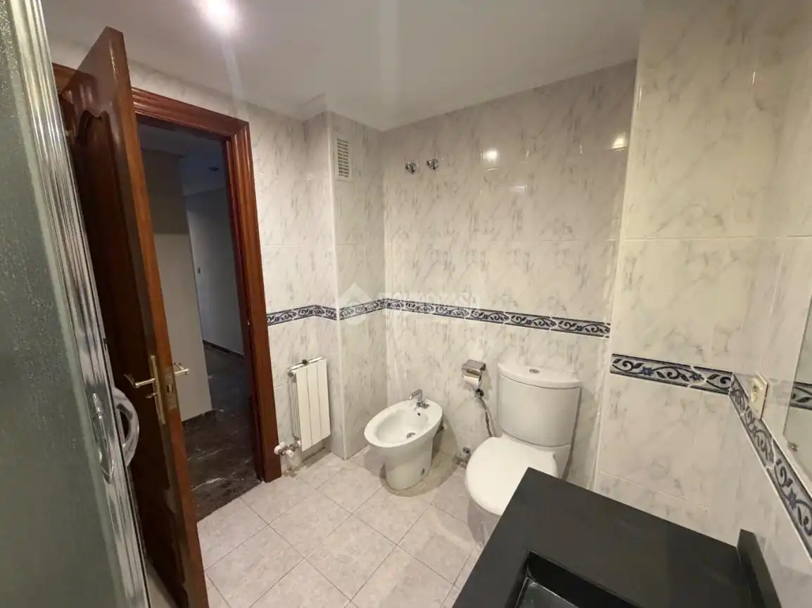 Badezimmer von Wohnung zum Verkauf in Jaén mit Terrasse