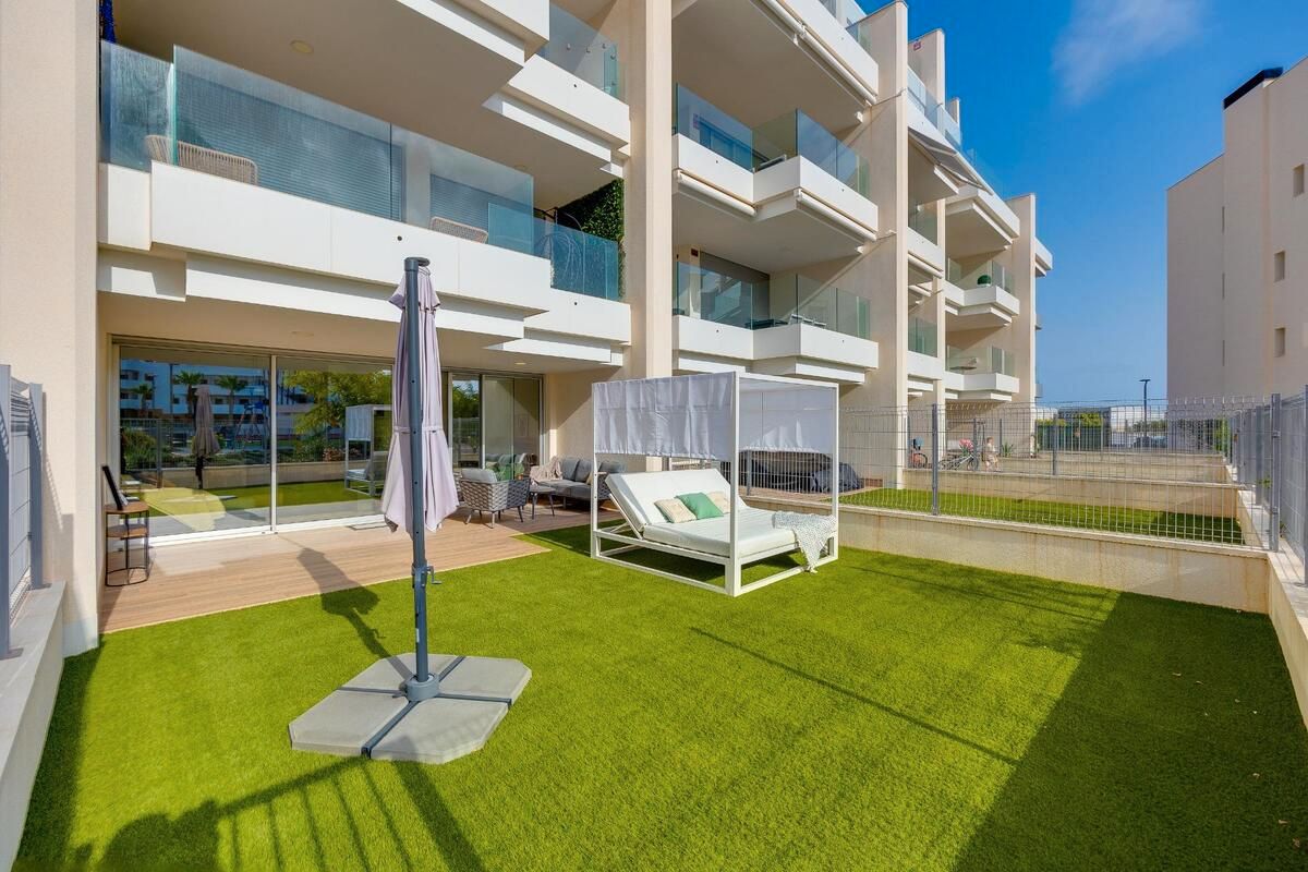Terrassa de Apartament en venda en Orihuela amb Aire condicionat, Jardí privat i Terrassa