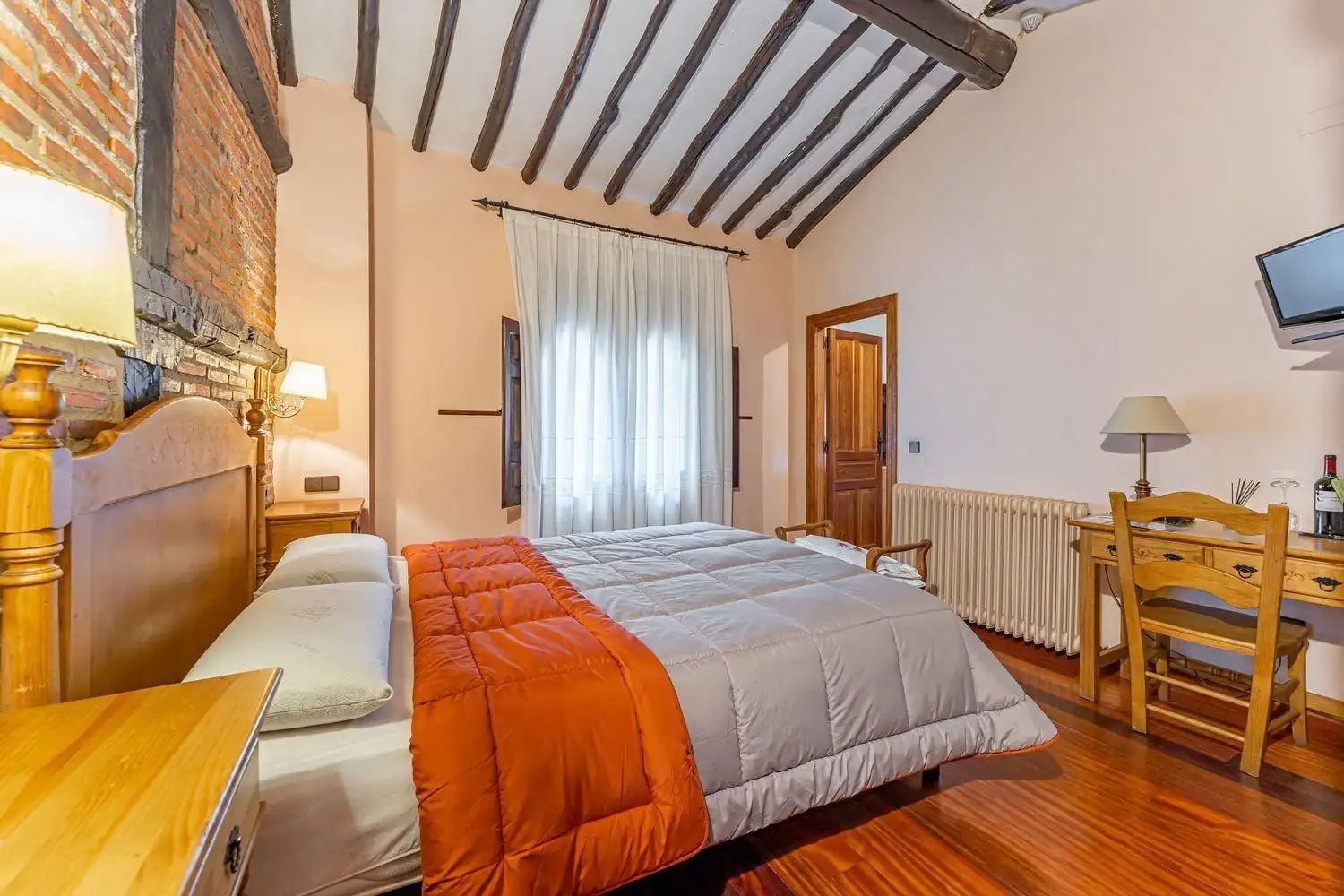 Dormitori de Finca rústica en venda en Candelario amb Calefacció, Jardí privat i Terrassa