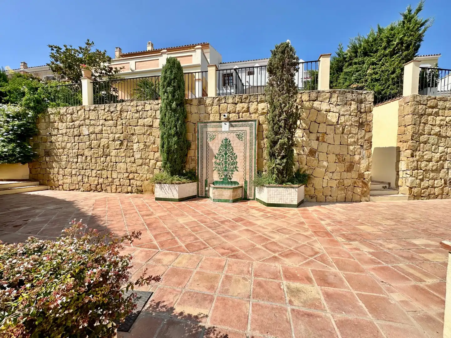 Garten von Einfamilien-Reihenhaus zum Verkauf in Marbella mit Klimaanlage, Privatgarten und Terrasse
