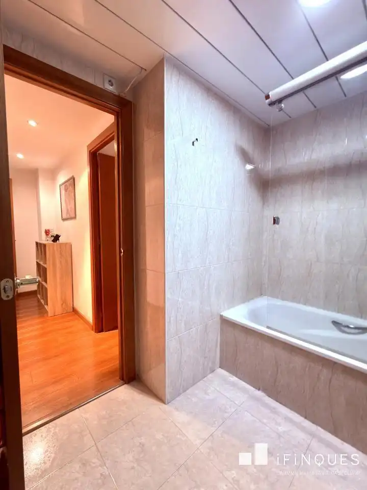 Bany de Pis en venda en Castellar del Vallès amb Aire condicionat, Parquet i Terrassa