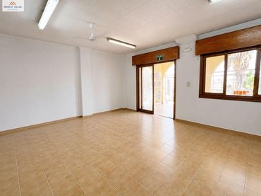 Locale commerciale in vendita a San Fulgencio