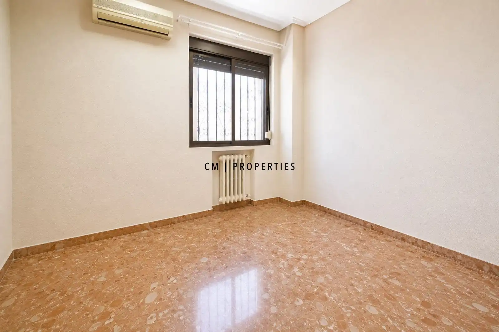 Büro zur Miete in Valencia mit Klimaanlage, Heizung und Terrasse
