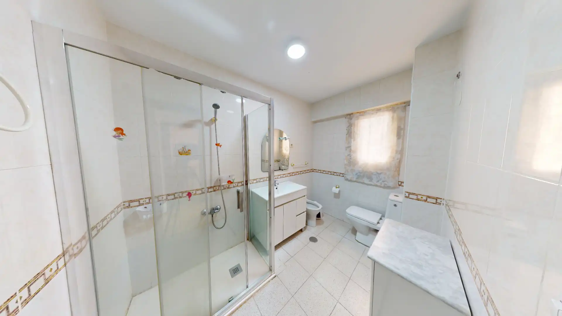 Baño de Piso en venta en Almería con Aire acondicionado, Calefacción y Trastero