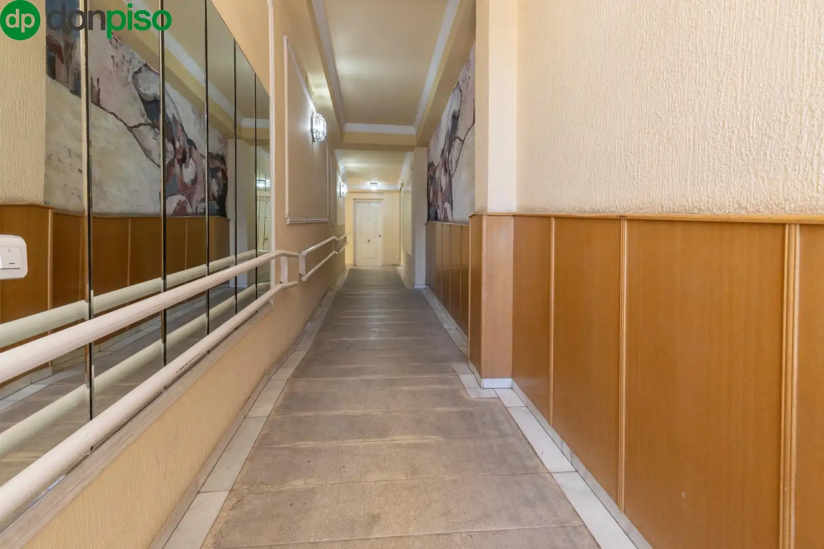 Wohnung zum Verkauf in Granada mit Klimaanlage, Heizung und Terrasse