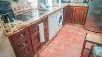 Cuina de Casa adosada en venda en Guadalcázar amb Aire condicionat i Piscina