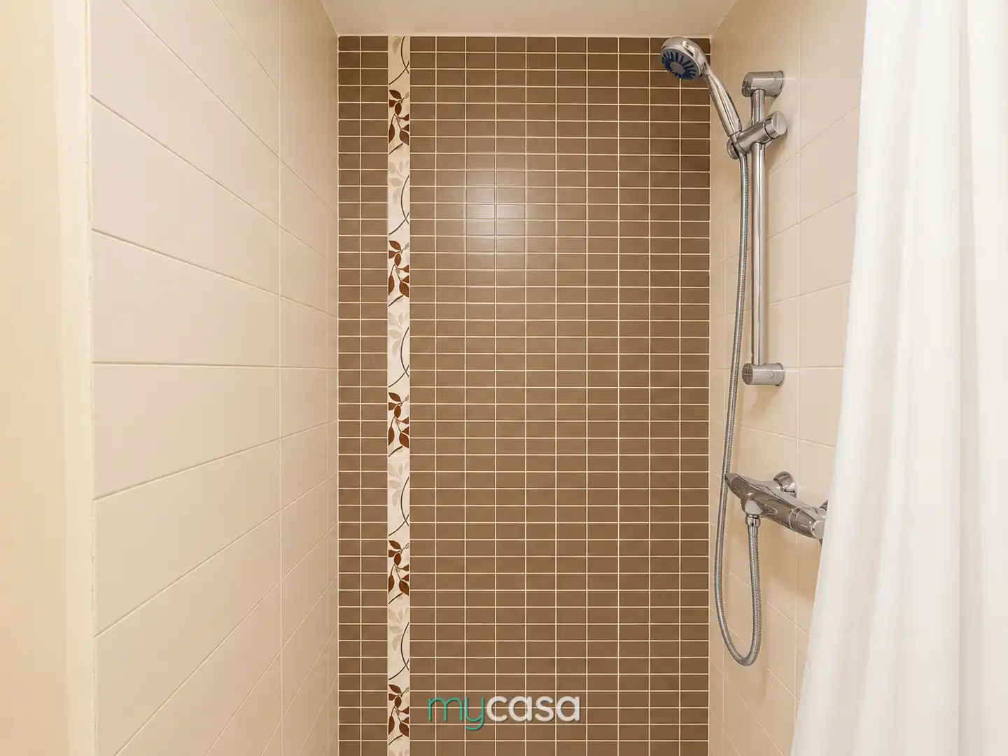 Bathroom of Flat for sale in Badalona  with Air Conditioner, Heating and Parquet flooring
