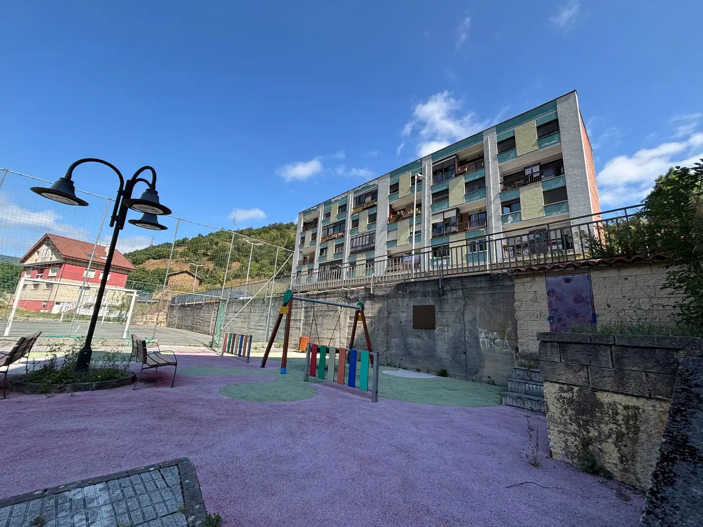 Vista exterior de Piso en venta en Aller con Trastero