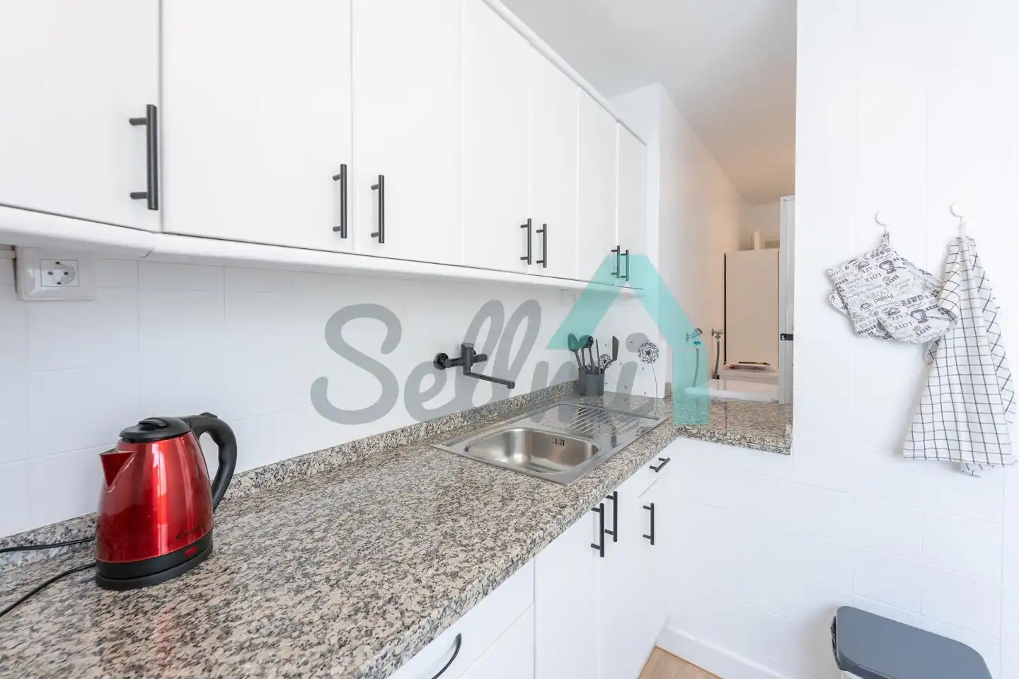 Kitchen of Flat for share in Oviedo   with Heating and Furnished