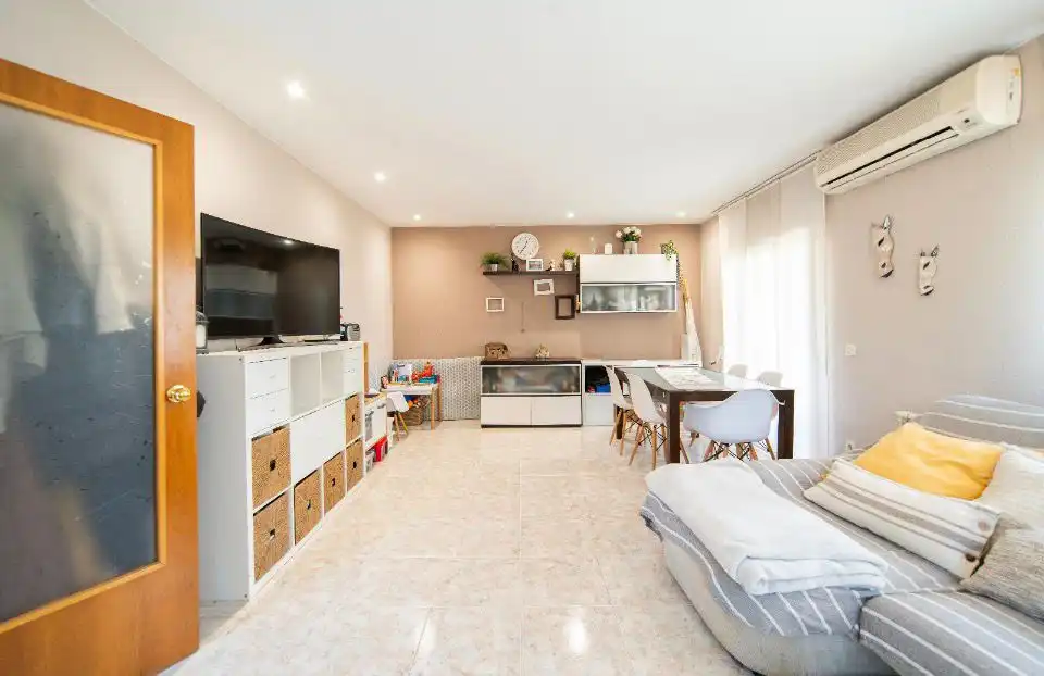 Sala de estar de Casa o chalet en venta en Vilablareix con Aire acondicionado, Calefacción y Jardín privado