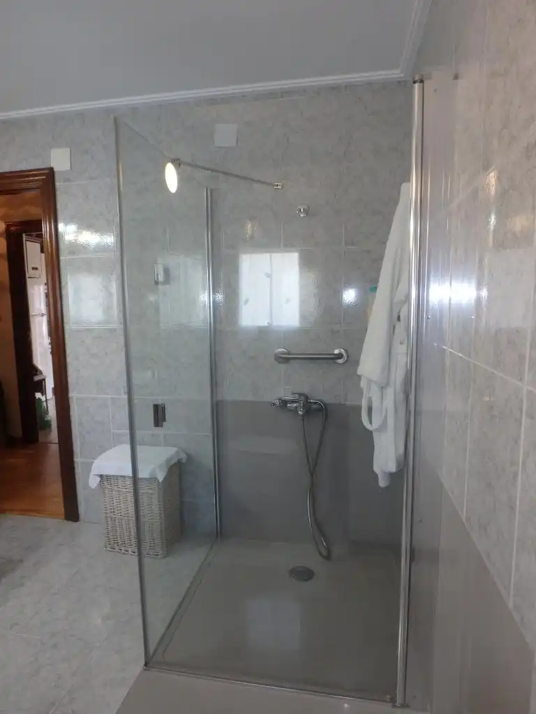 Badezimmer von Wohnung zum Verkauf in  Pamplona / Iruña mit Heizung und Terrasse