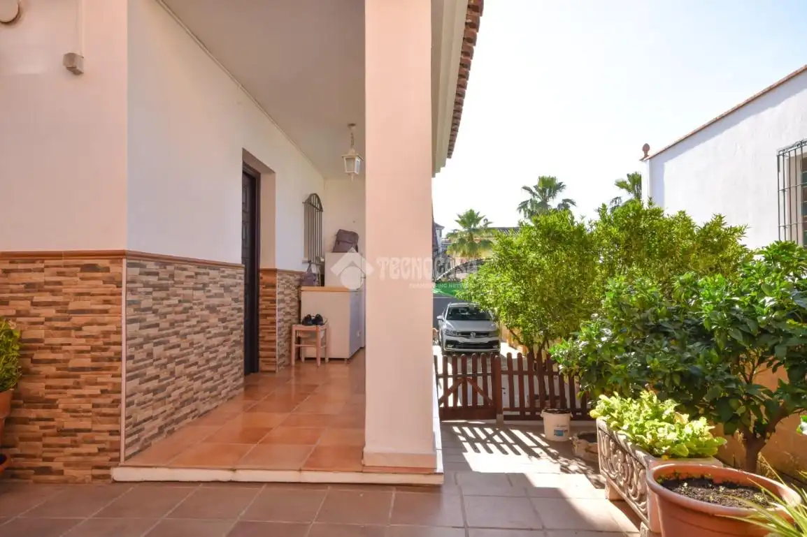 Vista exterior de Casa o chalet en venta en Alhaurín de la Torre con Aire acondicionado y Piscina