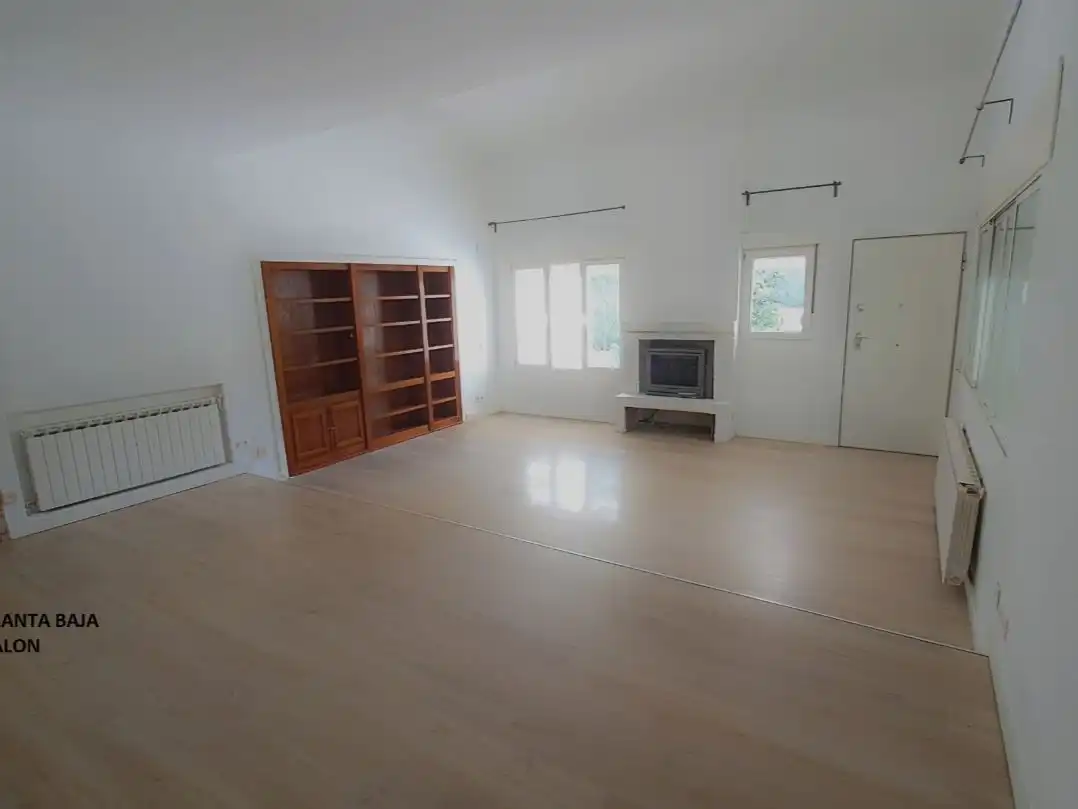 Sala d'estar de Casa o xalet en venda en Mojadillas - Parque de las Infantas - El Paraiso