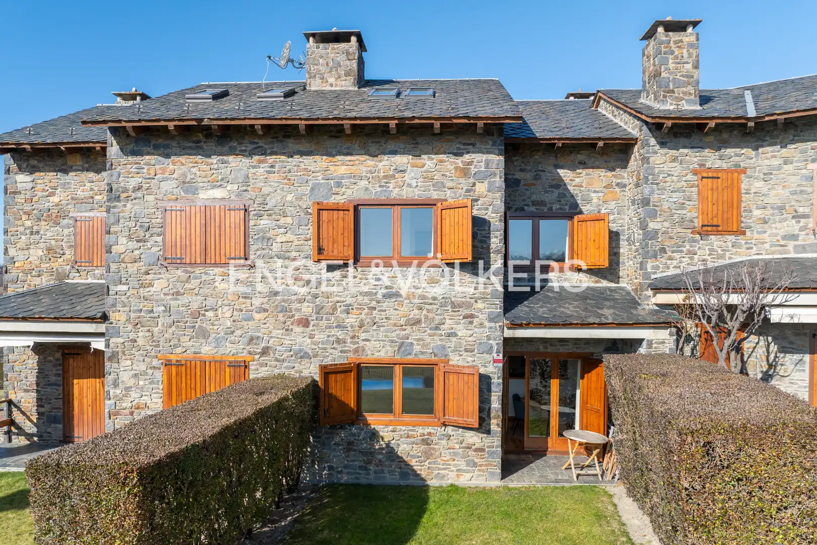 Vista exterior de Casa adosada en venta en Ger con Calefacción, Jardín privado y Parquet