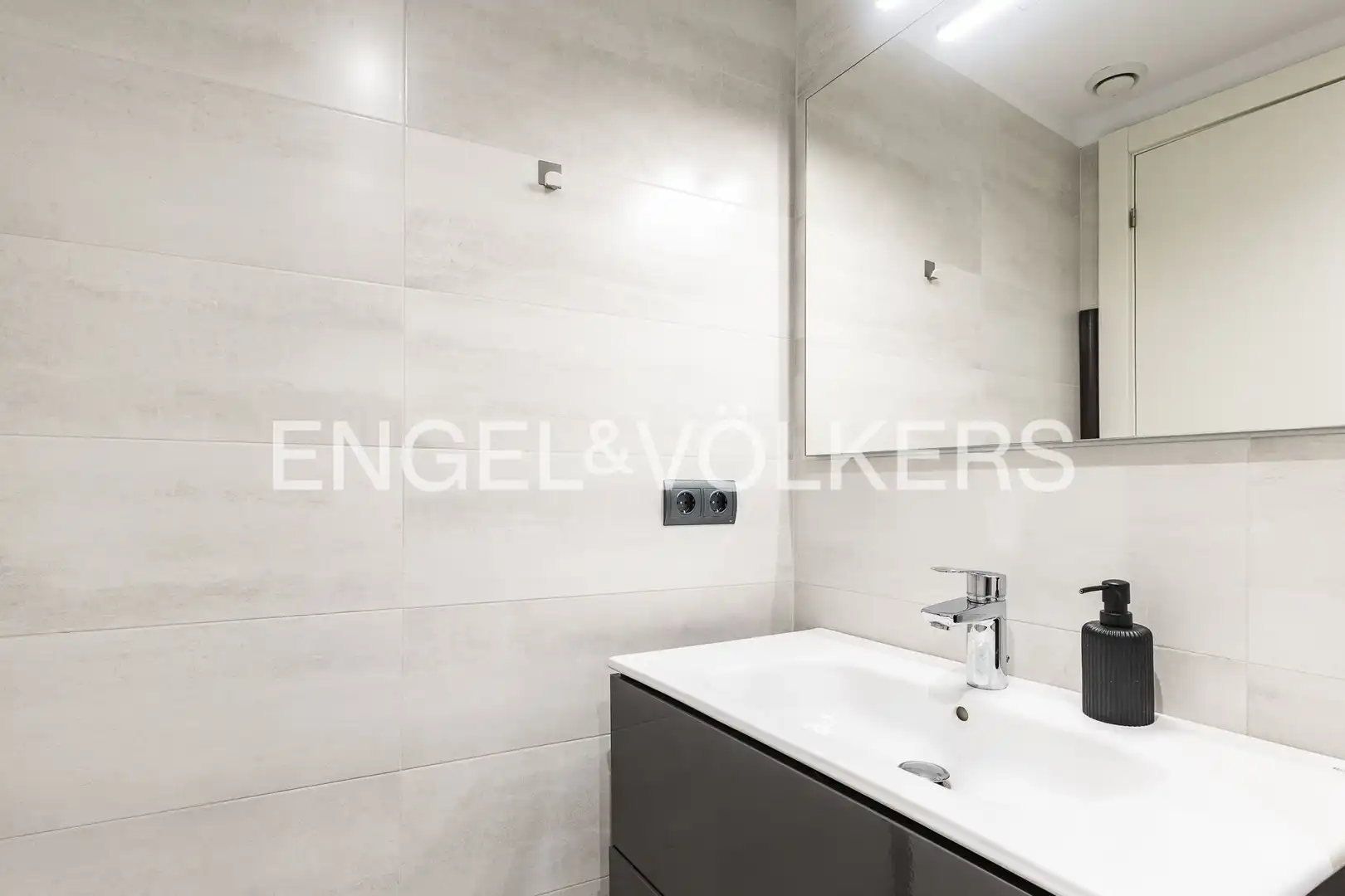 Baño de Casa adosada en venta en Badalona con Aire acondicionado, Calefacción y Terraza