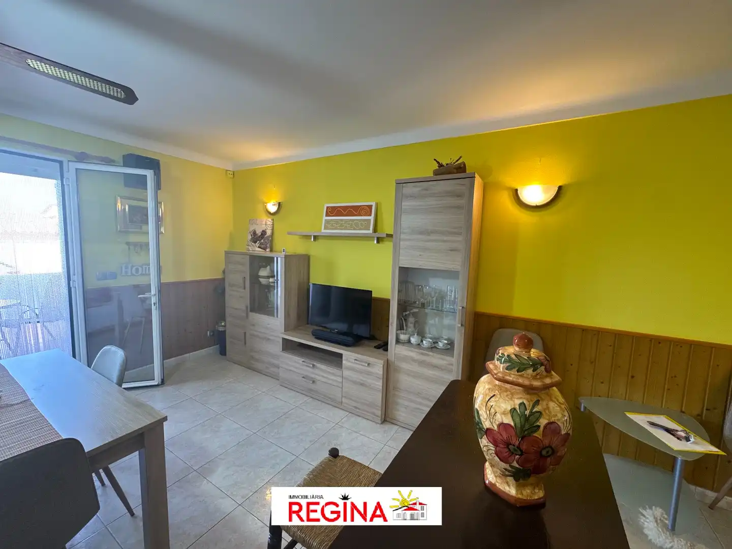 Sala d'estar de Apartament en venda en L'Escala amb Aire condicionat, Calefacció i Terrassa