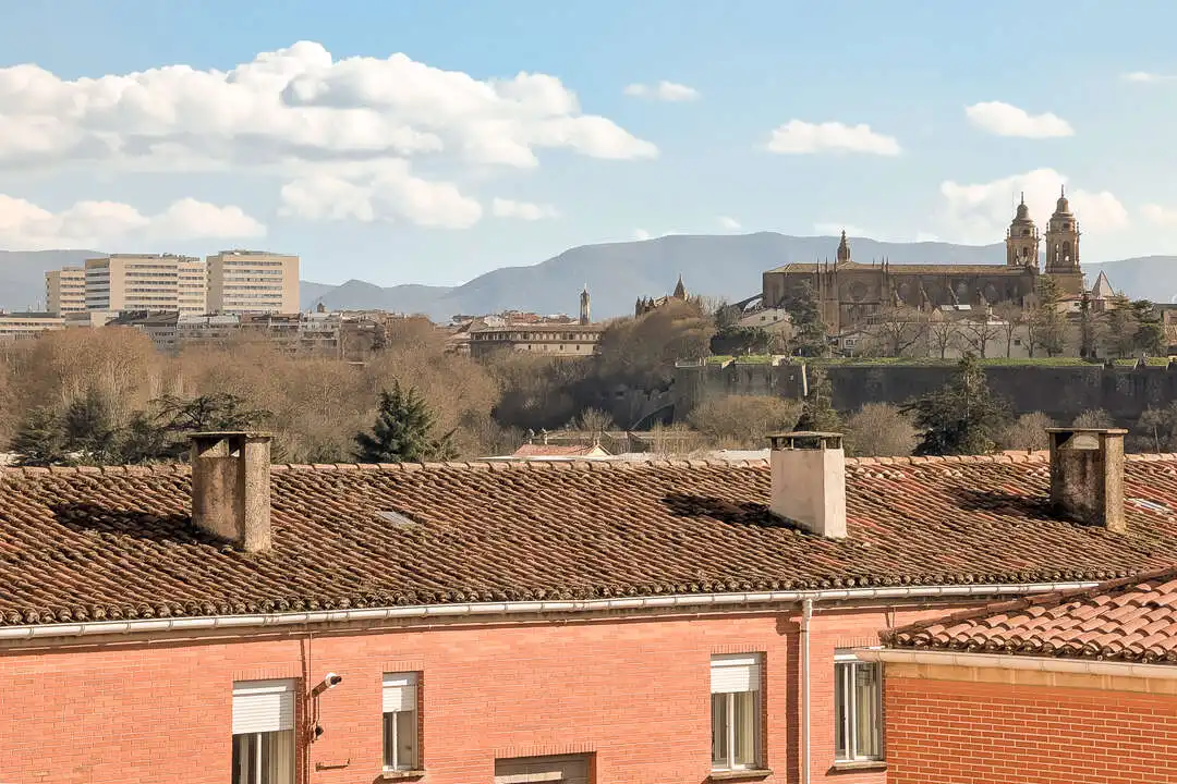 Vista exterior de Piso en venta en  Pamplona / Iruña con Calefacción