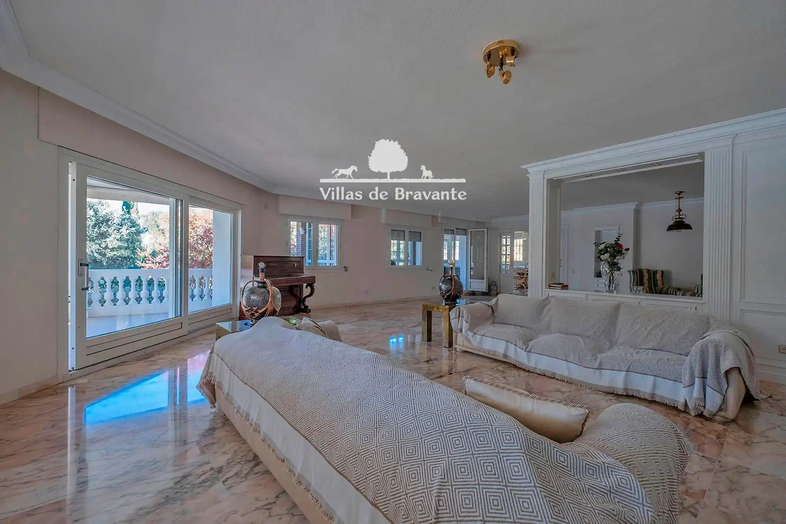 Sala d'estar de Casa o xalet en venda en Pozuelo de Alarcón amb Aire condicionat, Calefacció i Parquet