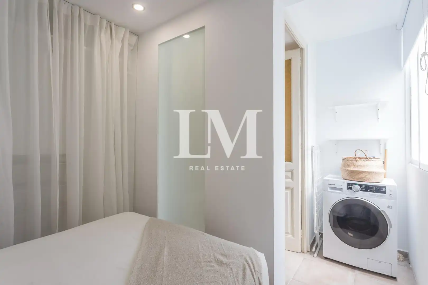 Dormitori de Apartament de lloguer en Barcelona amb Aire condicionat, Calefacció i Moblat