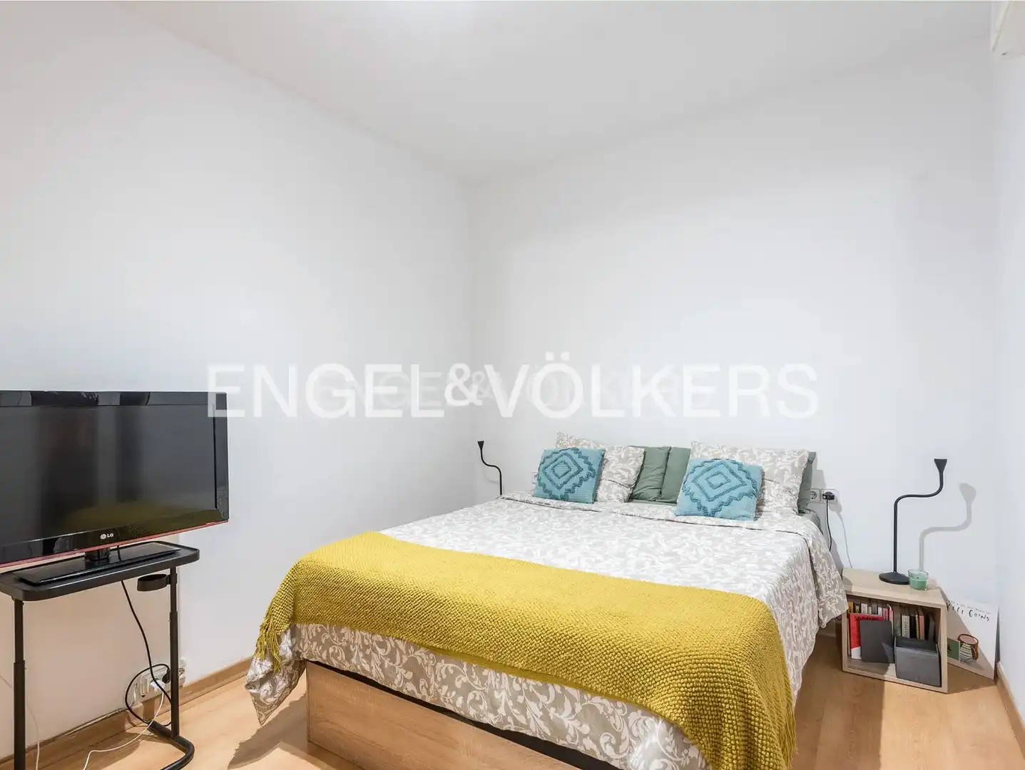 Bedroom of Flat for sale in Barcelona  with Air Conditioner and Heating