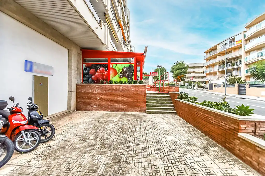 Vista exterior de Local en venda en Salou