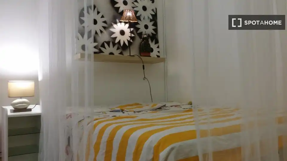 Appartamento con terrazza in affitto a Ciutat Vella, imagen 18